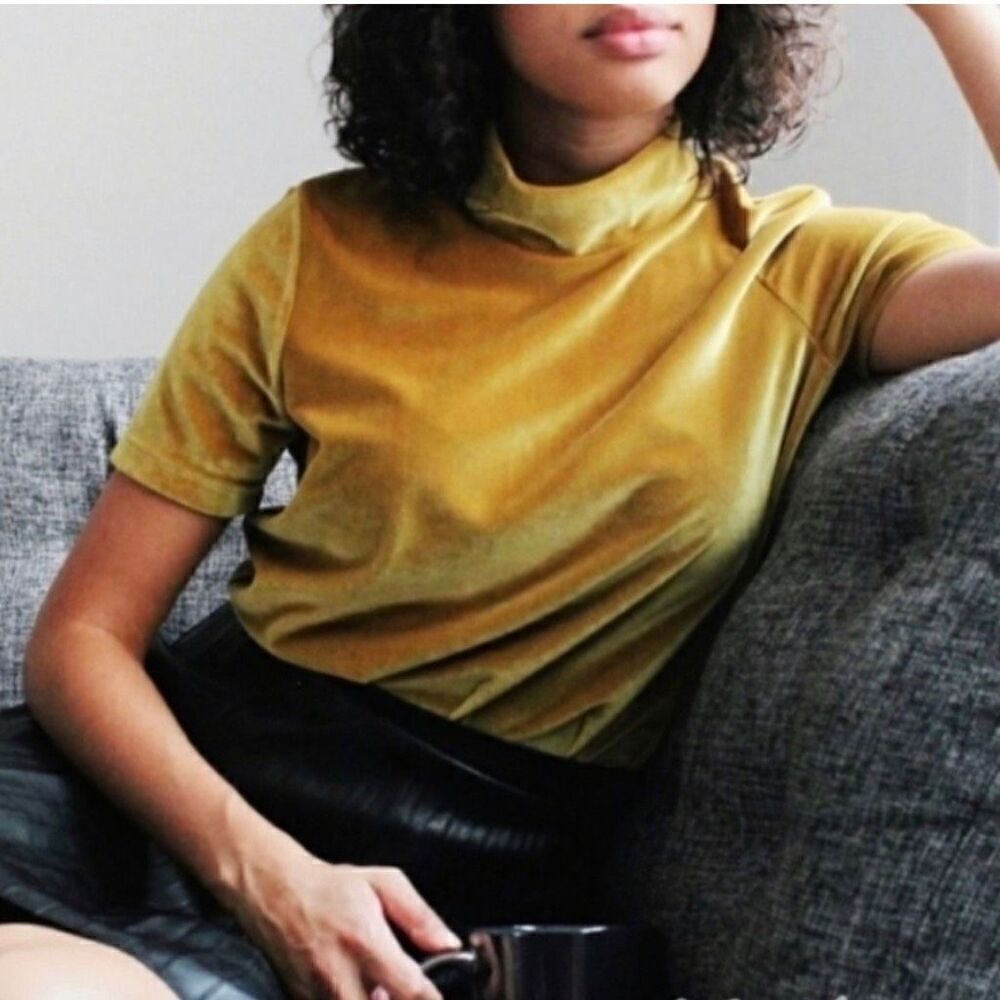 Madewell Velvet Mockneck Tee Short Sleeve Blouse Top in Mustard Golden Yellow si